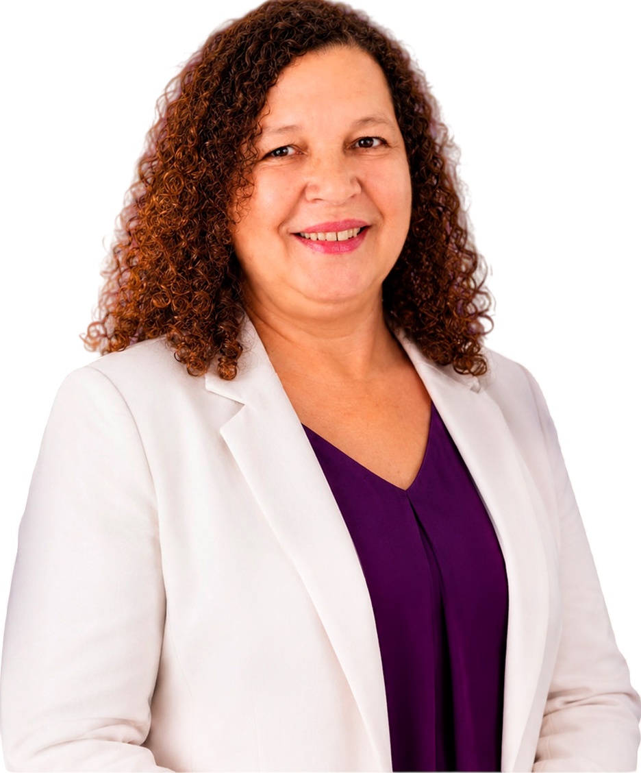 Míriam Ribas sorrindo, de blazer branco