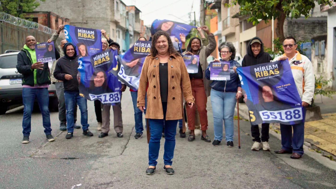 Míriam Ribas e apoiadores nas ruas de Diadema